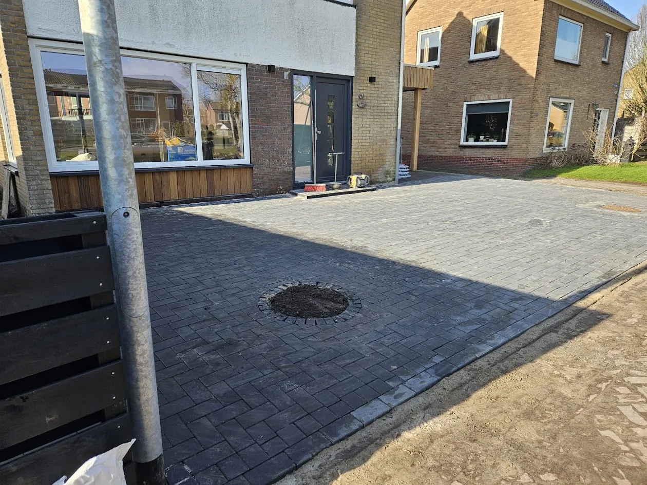 Oprit van betonklinkers in Paterswolde